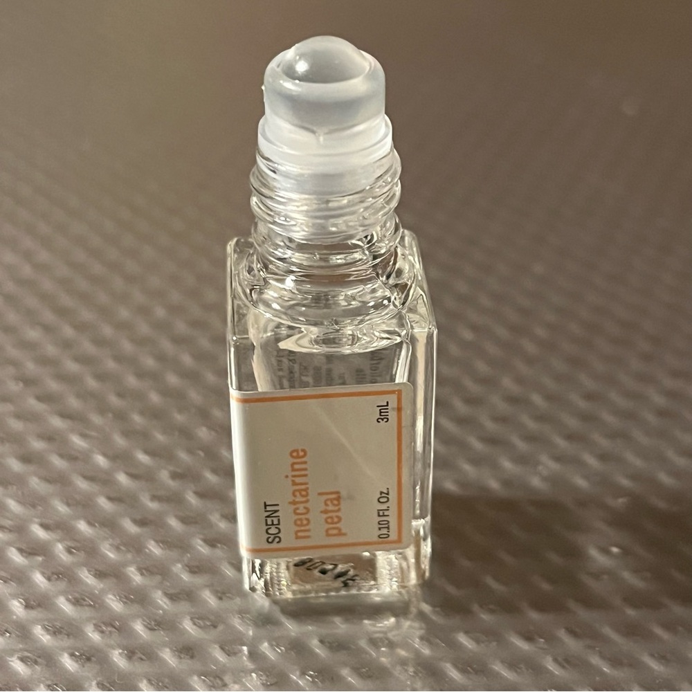 Clean Reserve H2eau Nectarine Petal travel size, 3mL - Picture 3 of 3